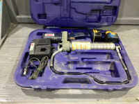 12V LINCOLN GREASE GUN IN CASE