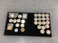 COLLECTION OF COMMERATIVE TOKENS - (17) 1980 $1 RED DEER DOLLAR TOKEN, (12) VARIOUS OTHER TOKENS INCLUDING SOME CALGARY STAMPEDE