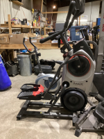 BOWFLEX MAX ELIPTICAL TRAINER -- M5