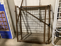 WOOD PET GATE