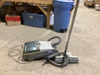 SINGER VACUUM