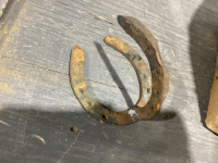 BOX OF HORSE SHOE HANGERS