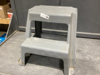 2 STEP STOOL