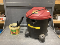 SHOP VAC 10G W/HOSE, WET/DRY, HAS ACCESSORIES