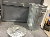 SILVER METAL GARBAGE CAN W/LOCKING LID