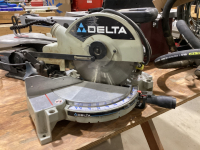 DELTA 10" COMPOUND MITRE SAW