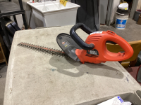 B+D ELECTRIC HEDGE TRIMMER