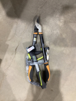 PACKAGE OF PRUNERS, HATCHET, PRUNING SAW