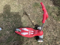 Three wheel scooter