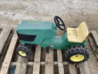 Toy John Deere pedal tractor