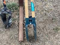 Post hole digger, clamshell