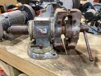 DIAMOND BENCH MOUNT PIPE VISE