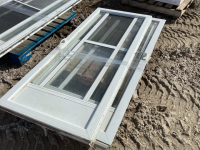 (2) 32&rdquo; screen doors