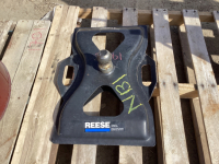 "THE GOOSE" REESE HITCH PLATE AND 2 5/16" BALL