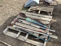 PALLET W/ GARDEN TOOLS - FORK, POST HOLE DIGGER, EDGER, MULTI TOOL
