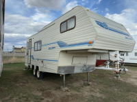 1988 SECURITY GOOSENECK CAMPER