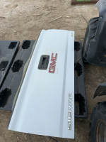 GMC Sierra SLE tailgate