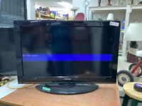 TOSHIBA 32" FLAT SCREEN TV ON STAND