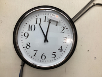 LARGE. ROUND WALL CLOCK - BATTERY