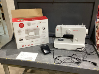 SINGER PROMISE. SEWING MACHINE