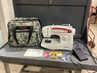 SINGER SEWING MACHINE IN A SOFT CASE