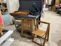 4 FOLDING WOOD CHAIRS + STADIUM SEAT