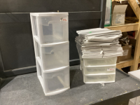 2 PLASTIC STORAGE UNITS AND FOLDABLE CLOTH TOTES
