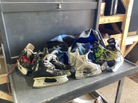 EASTON HOCKEY BAG WITH ASSORTED SKATES