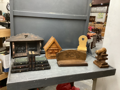 WOOD DECOR ITEMS - BOOK ENDS W/ DRAWERS, "CABIN" W/ DRAWERS, SHELF W/ HOOKS &. CHALKBOARD, WOOD SHELF