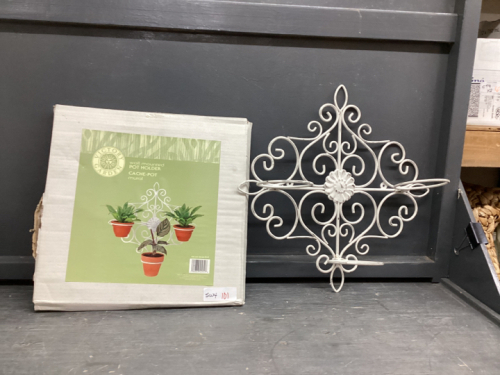 (2) NEW WALL MOUNTED PLANT POT HOLDERS - METAL