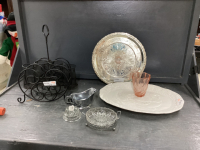 METAL PICNIC CADDY, ASSORTED SERVING WARE