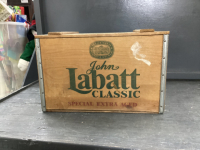 LABATT'S HINGED WOOD BOX