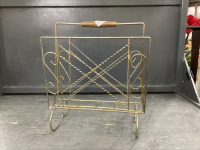 VINTAGE METAL MAGAZINE RACK