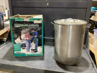 ALUMINUM 28QT TURKEY KIT W/THERMOMETER, STAND, LIFT HOOK & LID