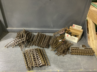 BOX OF TRAIN TRACKS & TRAIN CONTROL-TWIN POWER N GAUGE