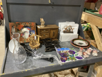 BOX W/ ASSORTMENT OF ITEMS - ADJUSTABLE LAMP, DECOR, XMAS DECORATION