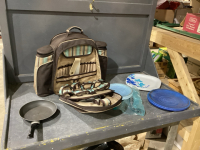 BACKPACK WITH PICNIC SUPPLIES