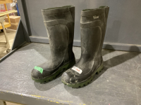 PAIR OF VIKING RUBBER BOOTS SIZE 14