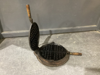CAST WAFFLE MAKER WITH HOLDER