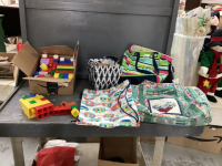 SMALL BOX OF MEGA BLOCKS AND (4) WASHABLE TOTES - ONE IS A "31" BAG