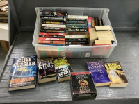BOX OF NOVELS - LOTS OF JAMES PATTERSON