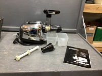 OMEGA JUICER