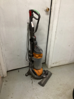 DYSON DC25 UPRIGHT VACUUM