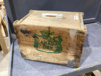 CANADA DRY WOODEN CRATE W/INSULATED LID