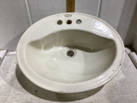 PORCELAIN KOHLER BATHROOM SINK