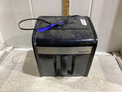 STAPLES PAPER SHREDDER