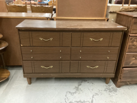 6-DRAWER VINTAGE DRESSER