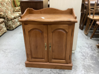 SMALL CABINET W/ (1) ADJUSTABLE SHELF AND (2) SIDE PULL-OUT SHELVES