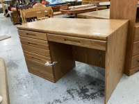 DESK W/ (3) DRAWERS & PULL OUT KEYBOARD TRAY