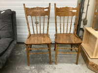 (2) VINTAGE MATCHING KITCHEN CHAIRS